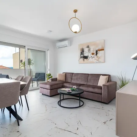 Natura Apartment-new Modern With View & Two Free Parking Spaces-10 Min Walk To Old Town Appartement *