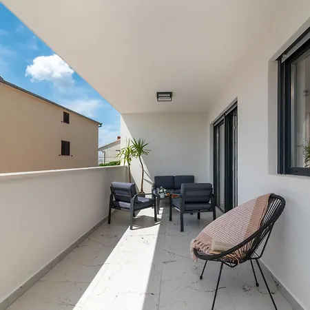 Natura Apartment-new Modern With View & Two Free Parking Spaces-10 Min Walk To Old Town Appartement