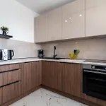 Natura Apartment-new Modern With View & Two Free Parking Spaces-10 Min Walk To Old Town Traù