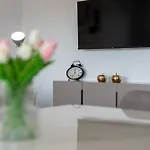 Natura Apartment-new Modern With View & Two Free Parking Spaces-10 Min Walk To Old Town Traù