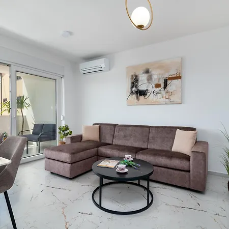 Natura Apartment-new Modern With View & Two Free Parking Spaces-10 Min Walk To Old Town Appartamento Traù