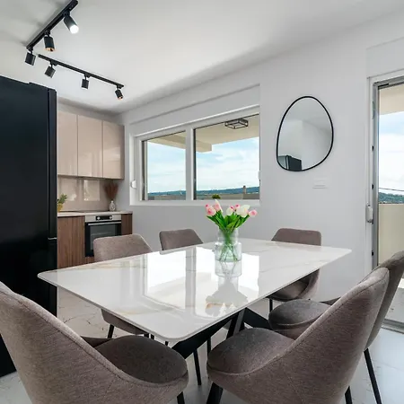 Natura Apartment-new Modern With View & Two Free Parking Spaces-10 Min Walk To Old Town Apartman