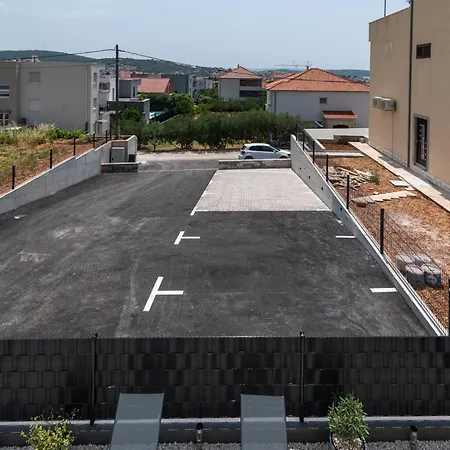 Natura Apartment-new Modern With View & Two Free Parking Spaces-10 Min Walk To Old Town Apartman