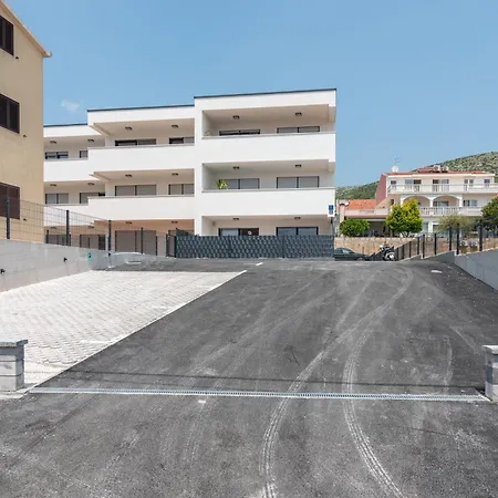 Natura Apartment-new Modern With View & Two Free Parking Spaces-10 Min Walk To Old Town Appartamento Traù