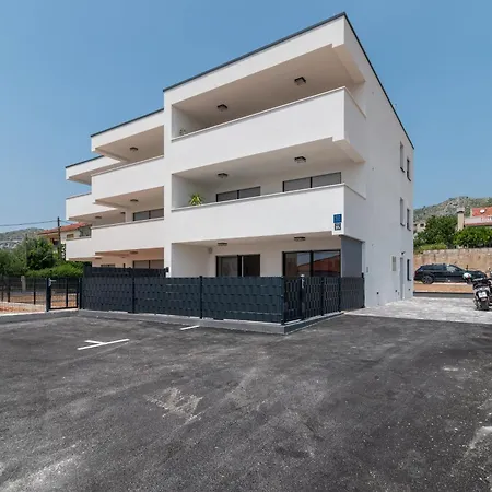 Natura Apartment-new Modern With View & Two Free Parking Spaces-10 Min Walk To Old Town Appartamento Traù